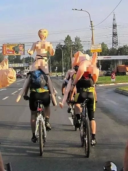 俄罗斯充气娃娃运动会，是属于楞逼的铁人三项（组图） - 7