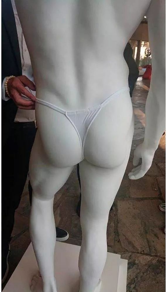 活久见！官方下手给裸体雕塑穿上丁字裤，遭全网嘲讽（组图） - 1