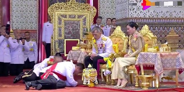 泰国国王风流史曝光：5婚4离，爱上舞女与空姐，最终全部召进后宫
