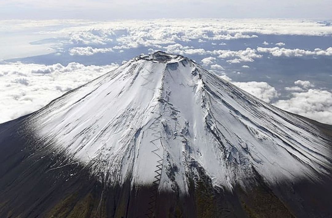 日本网友独自一人攀登富士山做直播，突发意外滚落悬崖，竟成了死亡直播（组图） - 10