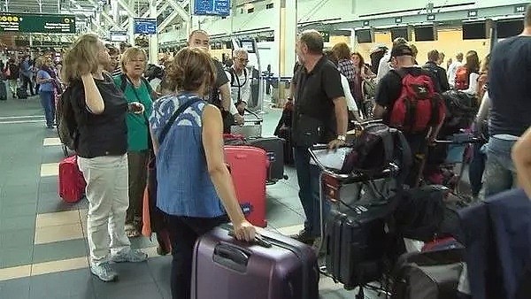 华人小心！机场员工自曝：你的行李就是我们偷的，还放网上变卖了！（组图） - 9