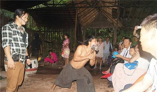 中国的原始部落克木人，人口稀少，结婚后同房的方式还很特殊
