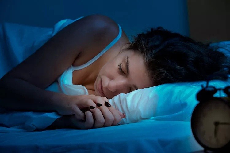 震惊！科学家揭秘“睡眠”的真正作用...难道女人保养，都找错了方向？ - 1