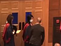 香港理工大校长拒与戴口罩学生握手事件升级（组图）