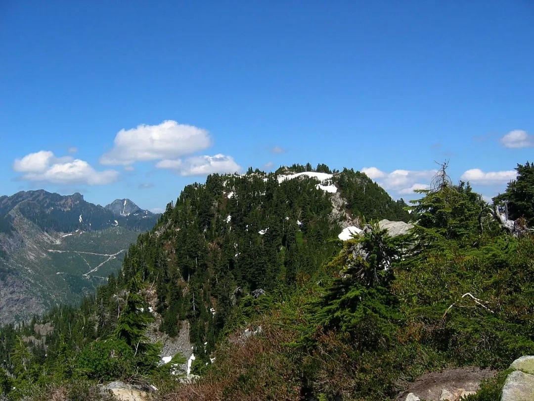 又一起! 温哥华年轻男女结伴登山 一人下山 一人彻夜被困山中!（组图） - 2