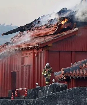 日本500年历史的国宝级“故宫”被大火烧毁，却有人拍手叫好（组图） - 9