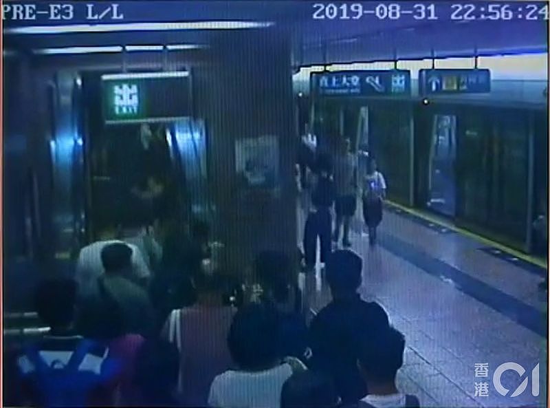 港铁太子站视频首曝光！速龙小队挥棍追捕乘客...（视频/组图） - 1