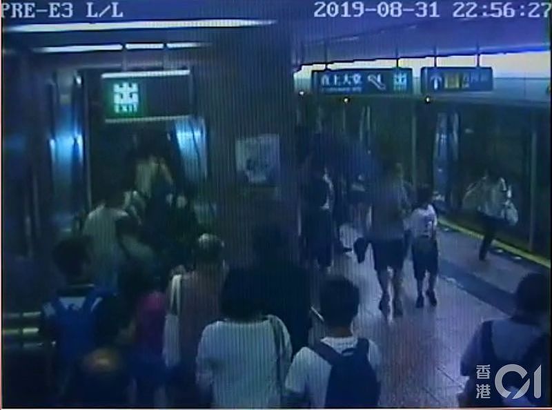港铁太子站视频首曝光！速龙小队挥棍追捕乘客...（视频/组图） - 2
