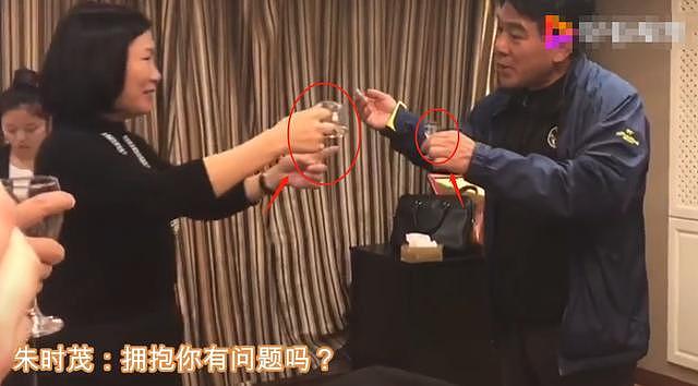 65岁朱时茂人设崩塌？酒后向女子索抱却遭拒，还反问对方“有问题吗”（组图） - 3