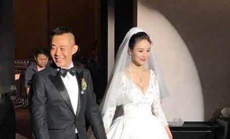 “红颜祸水”侯勇：一婚娶70后，二婚娶80后，50岁三婚娶90后娇妻