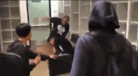 美国老师狠狠殴打自己学生被拍视频，被起诉后大家却纷纷声援...（组图） - 11
