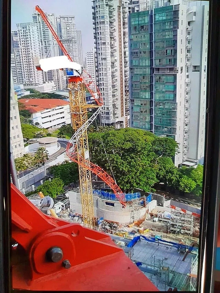 新加坡工地10层楼高塔吊坍塌致死！目击者爆料（组图） - 1