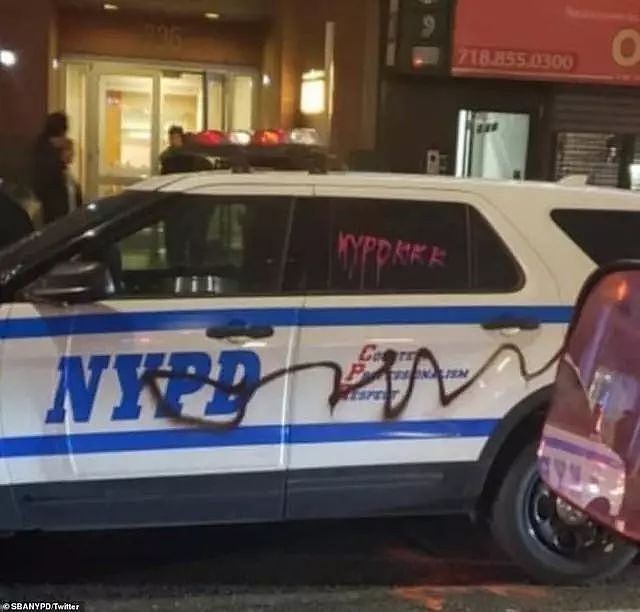 “纽约警察，你们这些猪不要碰我们”，纽约爆发大规模示威游行，上千人涌进地铁，冲撞闸机（组图） - 12