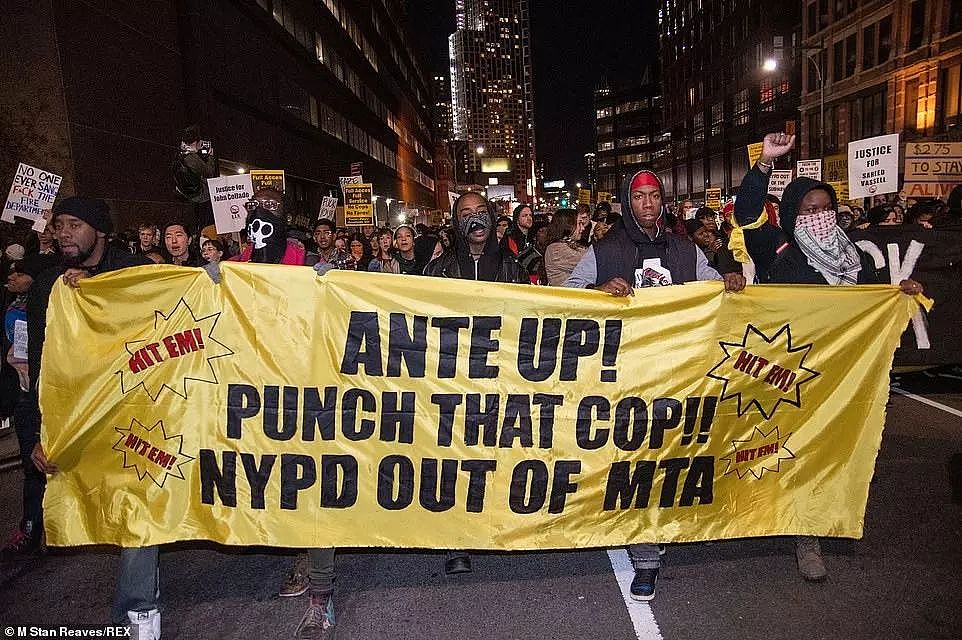 “纽约警察，你们这些猪不要碰我们”，纽约爆发大规模示威游行，上千人涌进地铁，冲撞闸机（组图） - 31