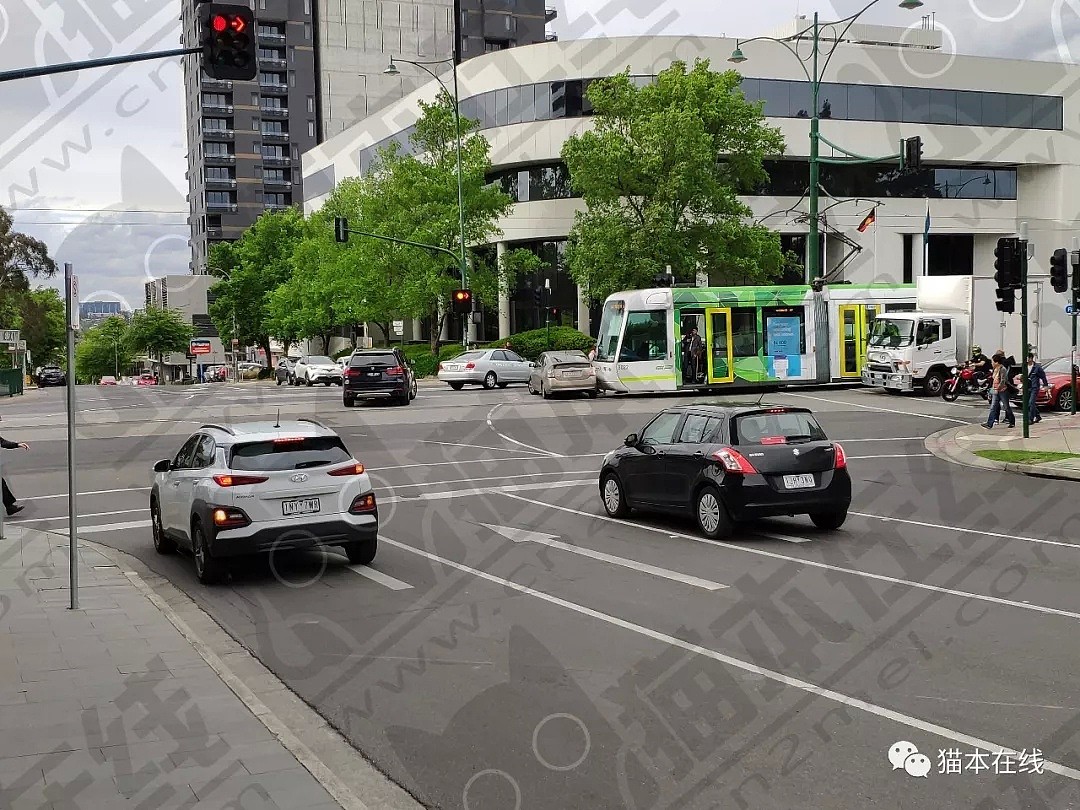 突发！澳华人区电车与汽车相撞，Yarra Trams确认部分路段停运 - 1