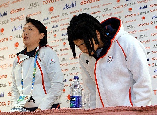  国母和宏曾在温哥华冬奥会期间公开谢罪，但被指态度不端正（朝日新闻）
