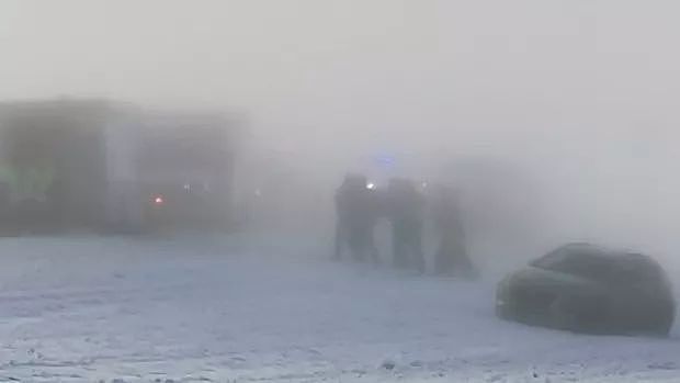 加拿大高速16车连环相撞！29人受伤 直升机出动 现场尖叫不断一片混乱（组图） - 6