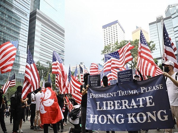 美国青年发公开信：香港示威者挥舞美国国旗无比厌恶（组图） - 1