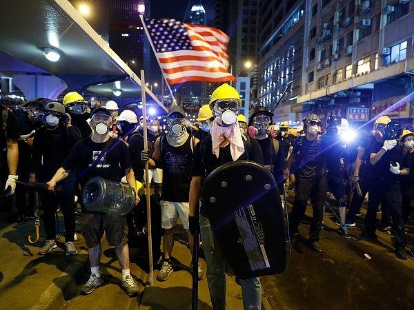 美国青年发公开信：香港示威者挥舞美国国旗无比厌恶（组图） - 2