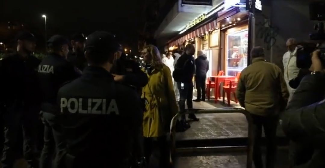 欧洲华人酒吧遭持枪抢劫！老板勇敢搏斗，劫匪被同伴误杀...（视频/组图） - 3