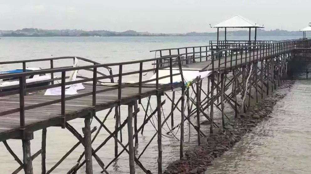 新加坡“后花园”五星级度假村木桥坍塌，至少26人坠海！（组图） - 12