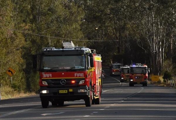 新州山火彻底失控！上百幢房屋被焚毁，2人死亡35人受伤，另有7人下落不明！（视频/组图） - 1