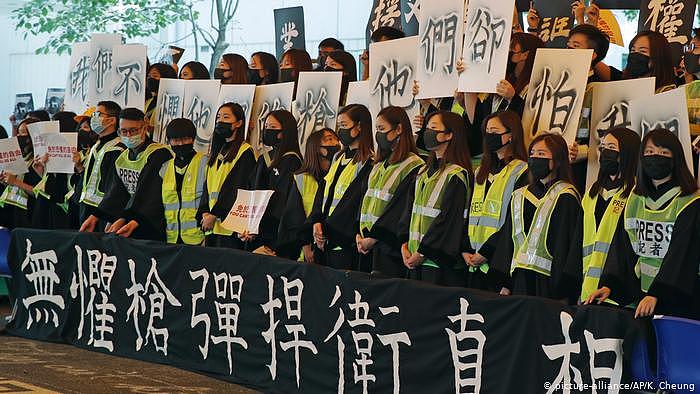 港民悼念坠亡学生再掀抗议浪潮 多名议员被捕（组图） - 12