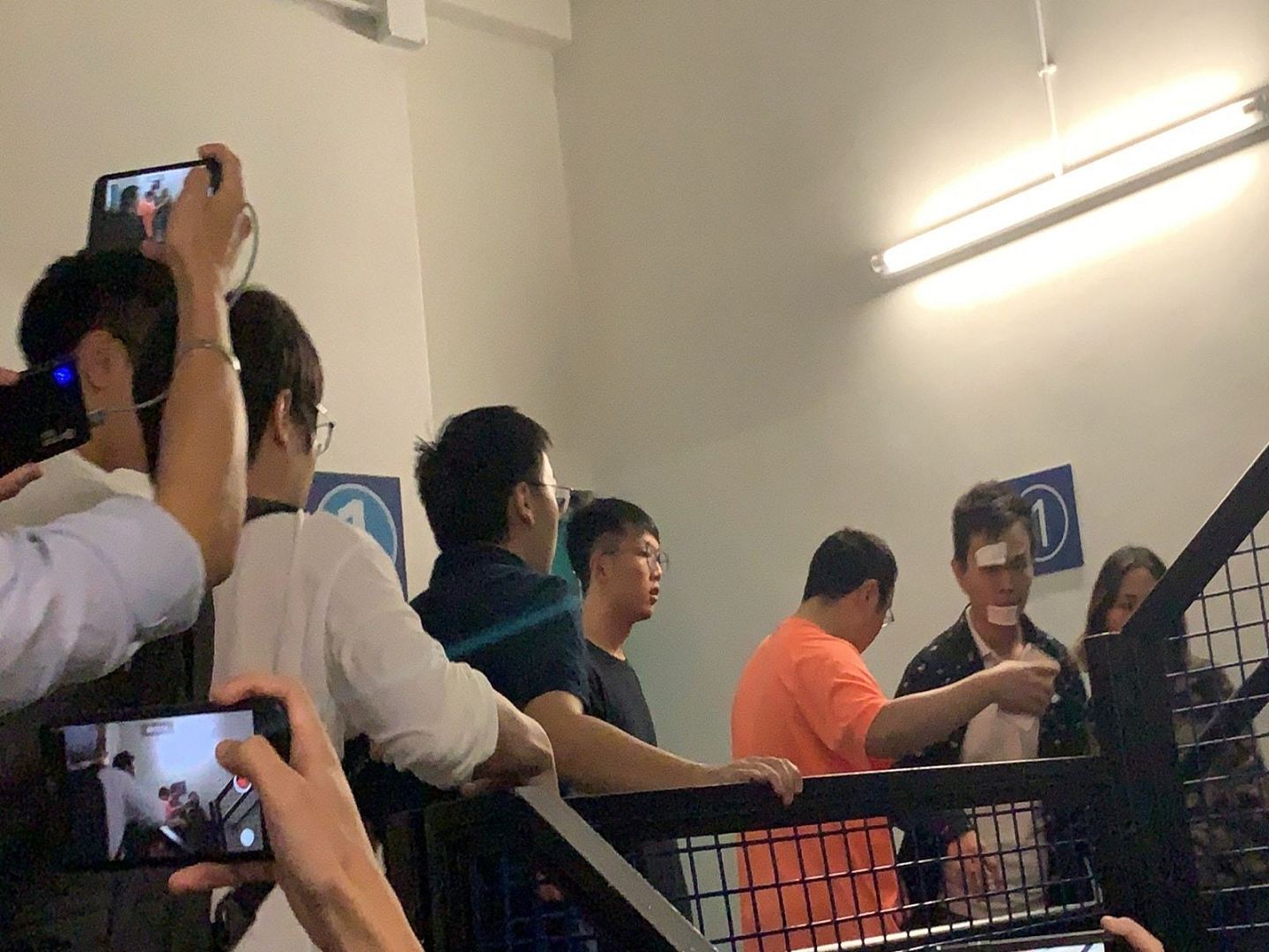 内地生被指推倒香港学生遭“私了” ！港科大和中联办发声...（视频/组图） - 8