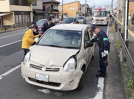 日本女司机连撞23车后又冲撞警车试图逃跑 目击者：像电视剧（组图） - 2