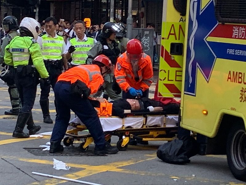 港警再次开枪！当街射两枚实弹，一人倒地！疑意欲夺枪（视频/组图） - 9