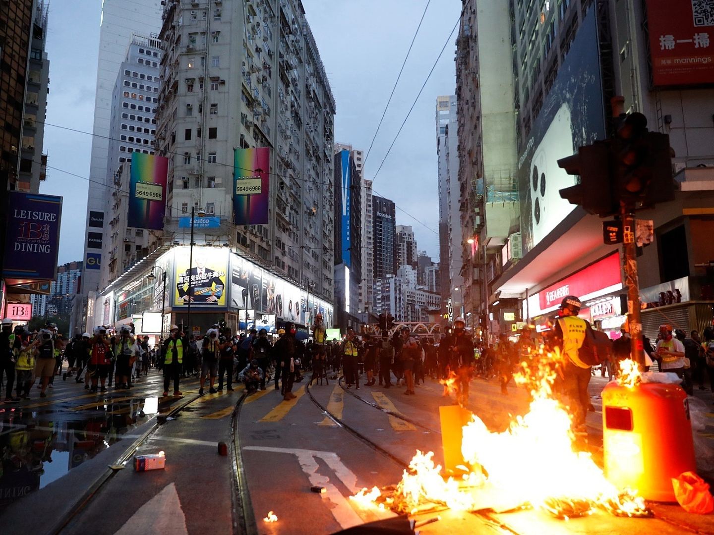 社论：香港要“坚持和巩固什么，完善和发展什么”（组图） - 2