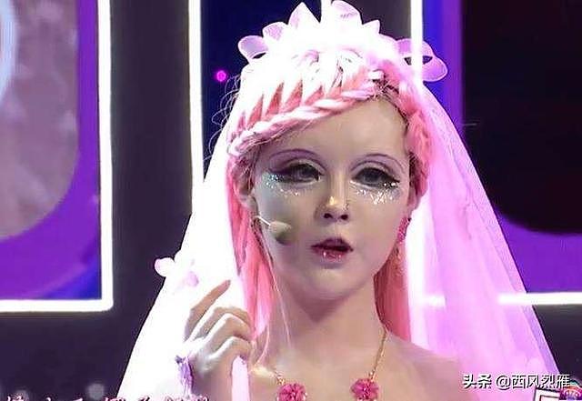 浙江女孩痴迷芭比娃娃，不惜在脸上割了108刀，后终成芭比女神