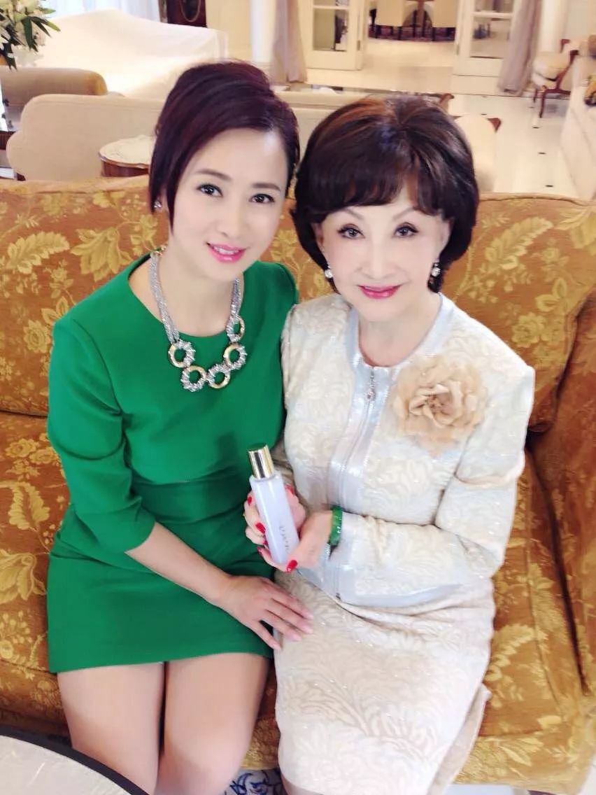 70岁美容教母来头大，刘嘉玲是她密友，与刘晓庆似“橡胶姐妹” （组图） - 4