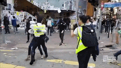 陆媒：今早香港一声枪响 在场市民直接鼓掌撑警员（组图） - 2