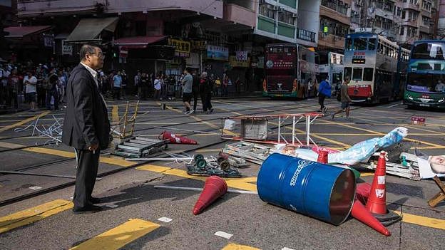 香港示威者被枪击，市民被烧成“火人”，香港多所高校被迫停课，武警要增援？（视频/组图） - 4