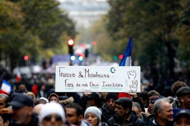 巴黎万人抗议