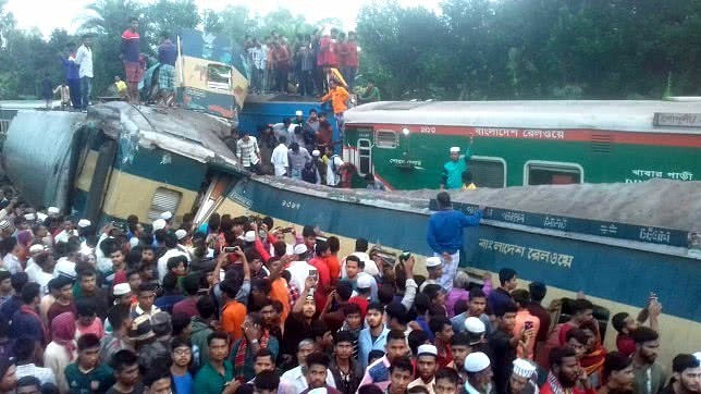 孟加拉国两列火车相撞：已致15死40伤 现场惨烈（图） - 1