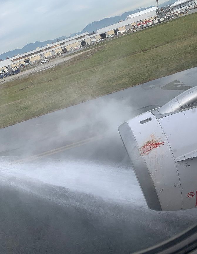 惊险！温哥华机场飞机起飞后突然紧急迫降，引擎起火，轮胎全部爆裂！竟是因为...（组图） - 6
