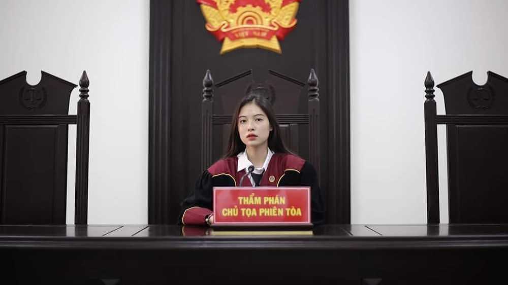 越南女大学生在模拟法庭当法官 因高颜值爆红（组图） - 3