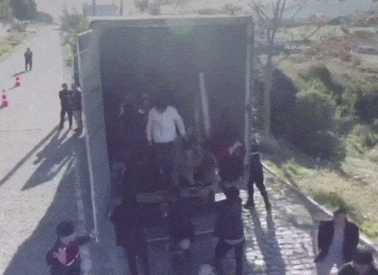又一起！土耳其截获偷运移民货车，车上82人来自阿富汗（组图） - 2