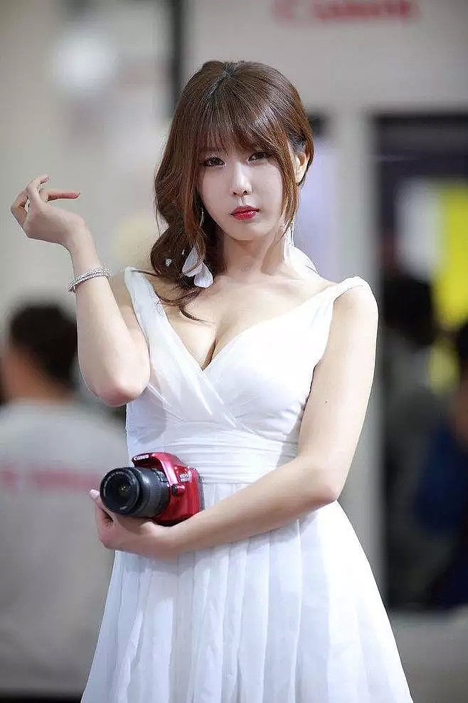 【美女】韩国第一性感车模，许允美竟然美到可以让人喷出鼻血...（组图） - 16