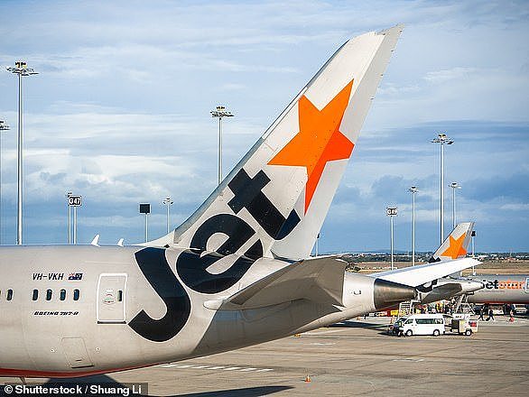 20369010-7681167-The_Jetstar_pilot_says_there_are_a_lot_of_unhappy_workers_in_the-a-55_1573655047129.jpg,0