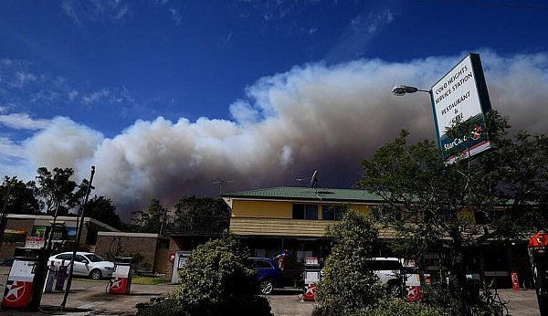 注意！悉尼西北部山火失控，当地民众被要求立即撤离！浓烟随风飘至City，空气质量急剧恶化！（视频/组图） - 5