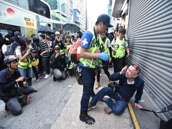 日本留学生撤离香港 日媒斥激进示威者滥用私刑（组图） - 3