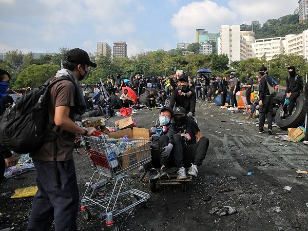 日本留学生撤离香港 日媒斥激进示威者滥用私刑（组图） - 5