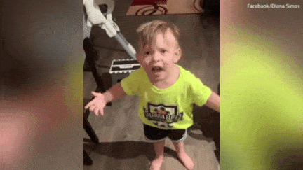 2岁宝宝发飙视频红遍全网：“妈妈没亲我，就去上班了！！！”（视频/组图） - 7