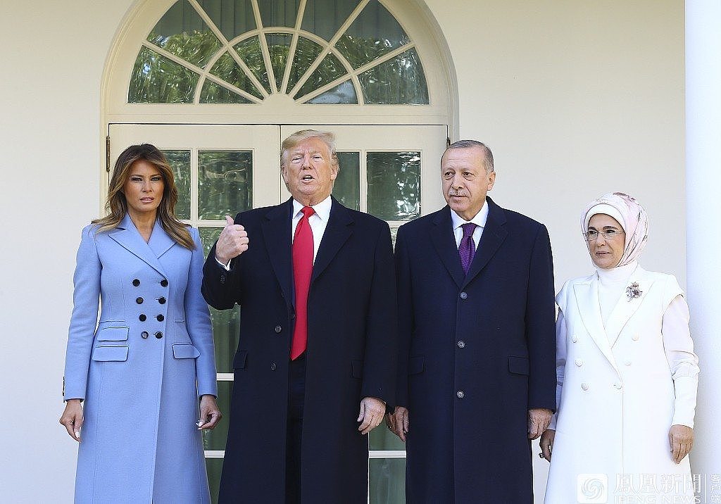 土耳其总统携夫人访问白宫 被特朗普夫妇挤出红毯（组图） - 1