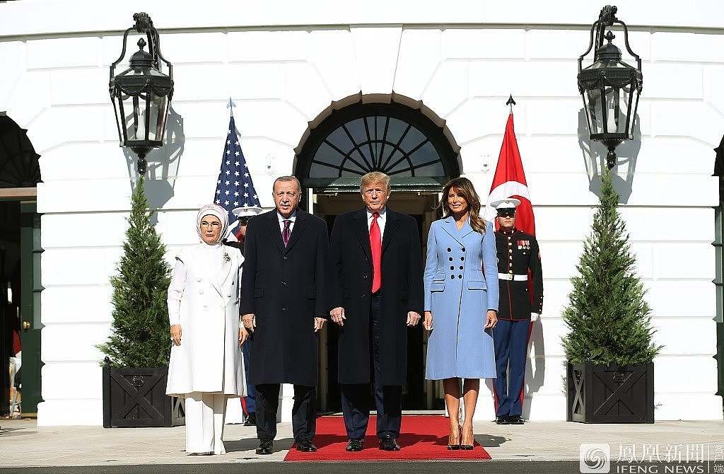 土耳其总统携夫人访问白宫 被特朗普夫妇挤出红毯（组图） - 4