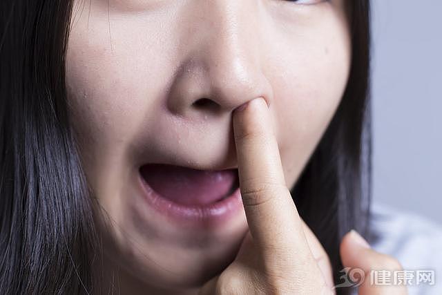 每个爱挖鼻孔的人，或早或迟，身体都会承受4个后果