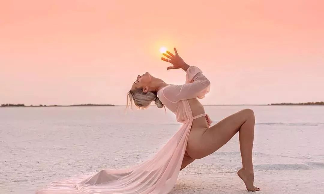【美女】这个姑娘的瑜伽“裸照”惊艳全世界，让男人疯狂，女人惊叹！（组图） - 35